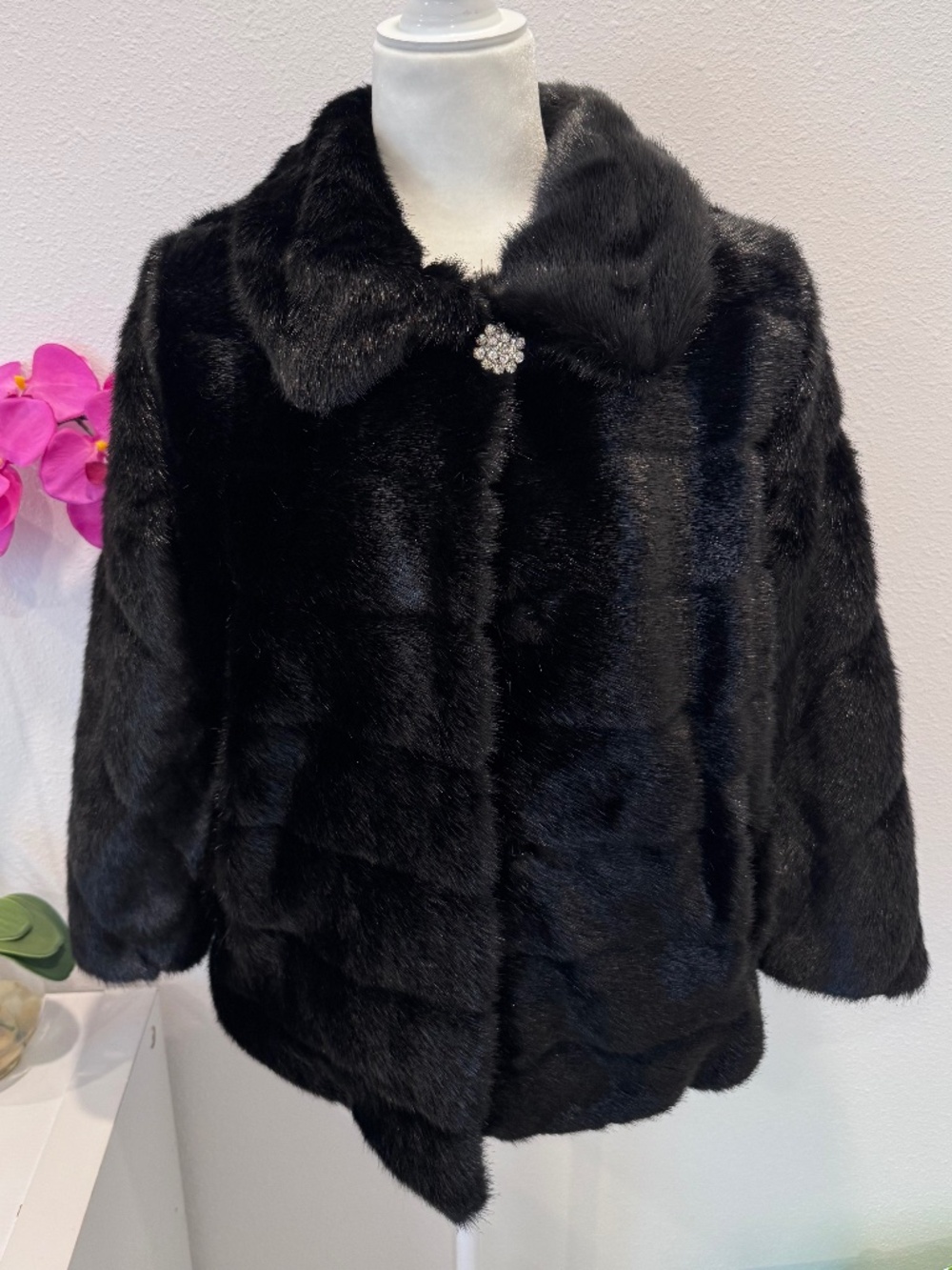 DENNIS BASSO Women’s Black Faux Fur Jacket with rhinestone Closure Small